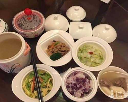 夫妻代孕方中信结局～朱丹二胎孕肚乘凉，手戴