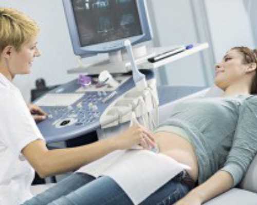 泰国代孕合法吗：B超显示胎儿双肾分离，肾积水