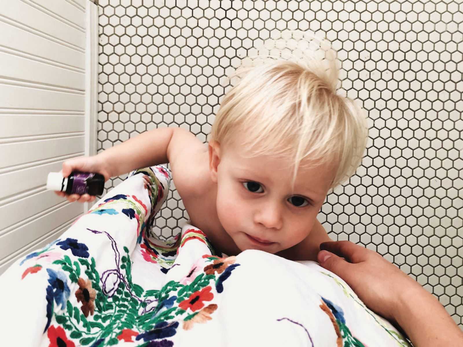 清代奇案：巡抚与小三十岁夫人同房，早上醒来，夫人长发变短发