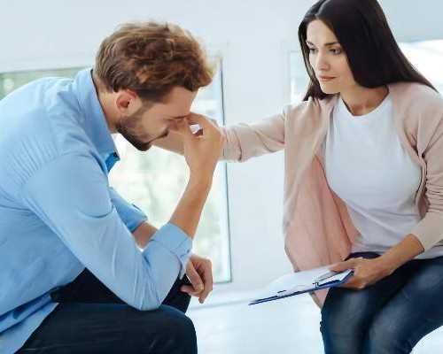 小区内30部电梯全部停运妇出门要爬12层